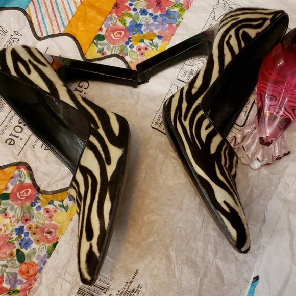 Fortune Valentino Zebra Skin Black/Cream pumps SZ - Picture 5 of 8